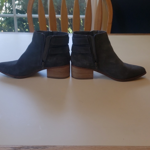 Gray suade Bleeker & Bond Booties. Size 7.5 - Picture 4 of 7